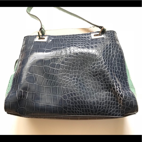 Guess Purse! - Picture 2 of 8